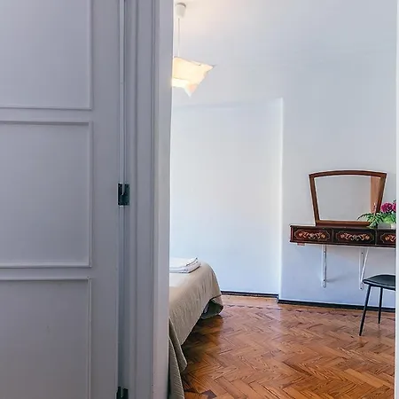 Apolonia 3e Five Bedrooms Appartamento Lisbona