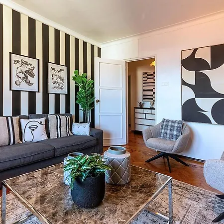 Apolonia 3e Five Bedrooms *