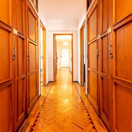 Apolonia 3e Five Bedrooms