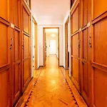 Apolonia 3e Five Bedrooms