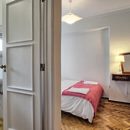 Apolonia 3e Five Bedrooms *