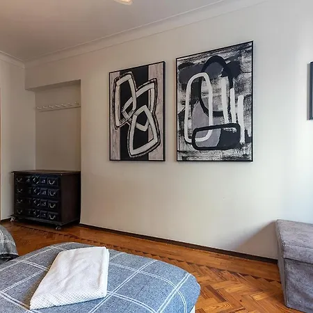 Apolonia 3e Five Bedrooms Appartement *