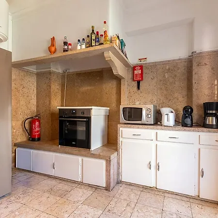 Apolonia 3e Five Bedrooms *
