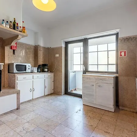 Apolonia 3e Five Bedrooms