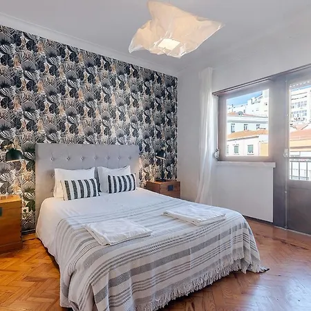 Apolonia 3e Five Bedrooms Appartement *